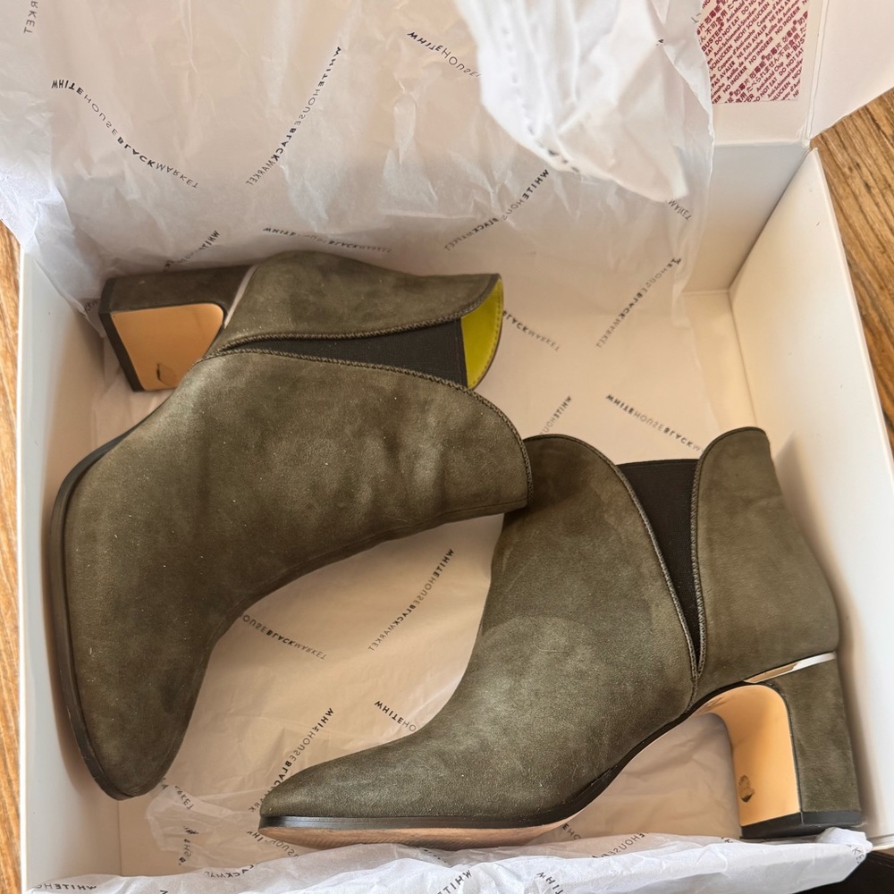 White House Black Markey size 6.5 “Jayda” in Sergeant Green